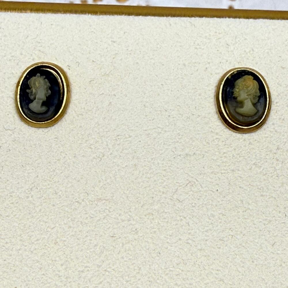 Vintage 60s 70s Tiny Oval Gold Tone Black Cameo Stud Post Earrings Victorian